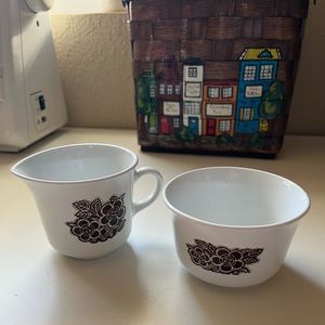 Vintage Corelle creamer and sugar